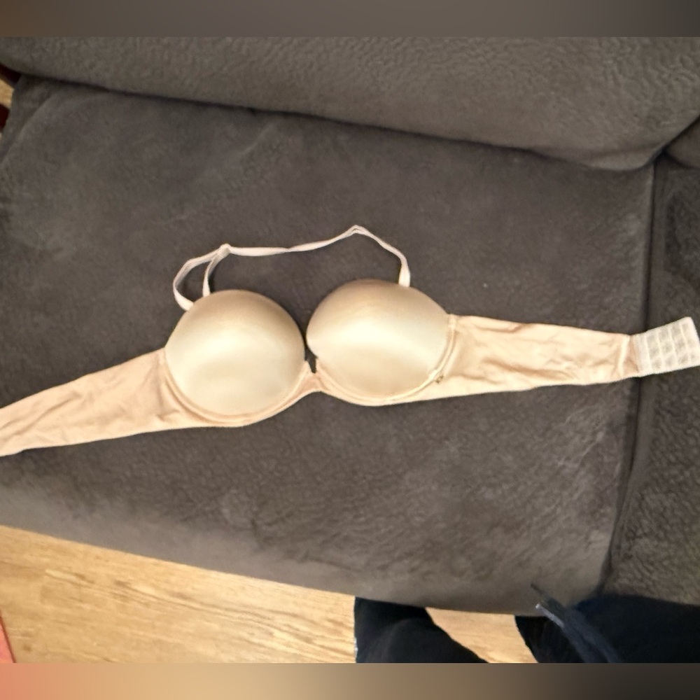Victoria's Secret Cream Underwire Bra